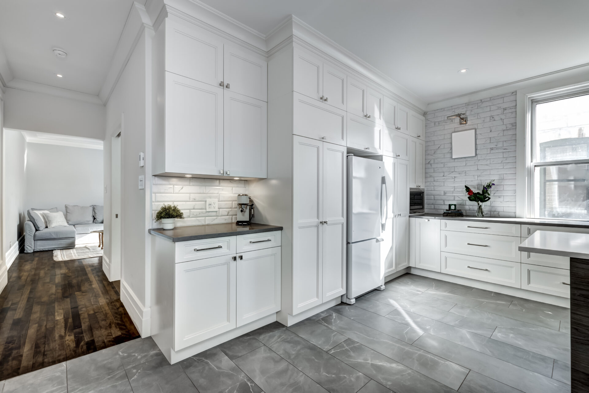 vecteezy_luxury-renovated-apartment-in-old-property-in-montreal-canada_22514946 Beautiful kitchen with white Shaker cabinets